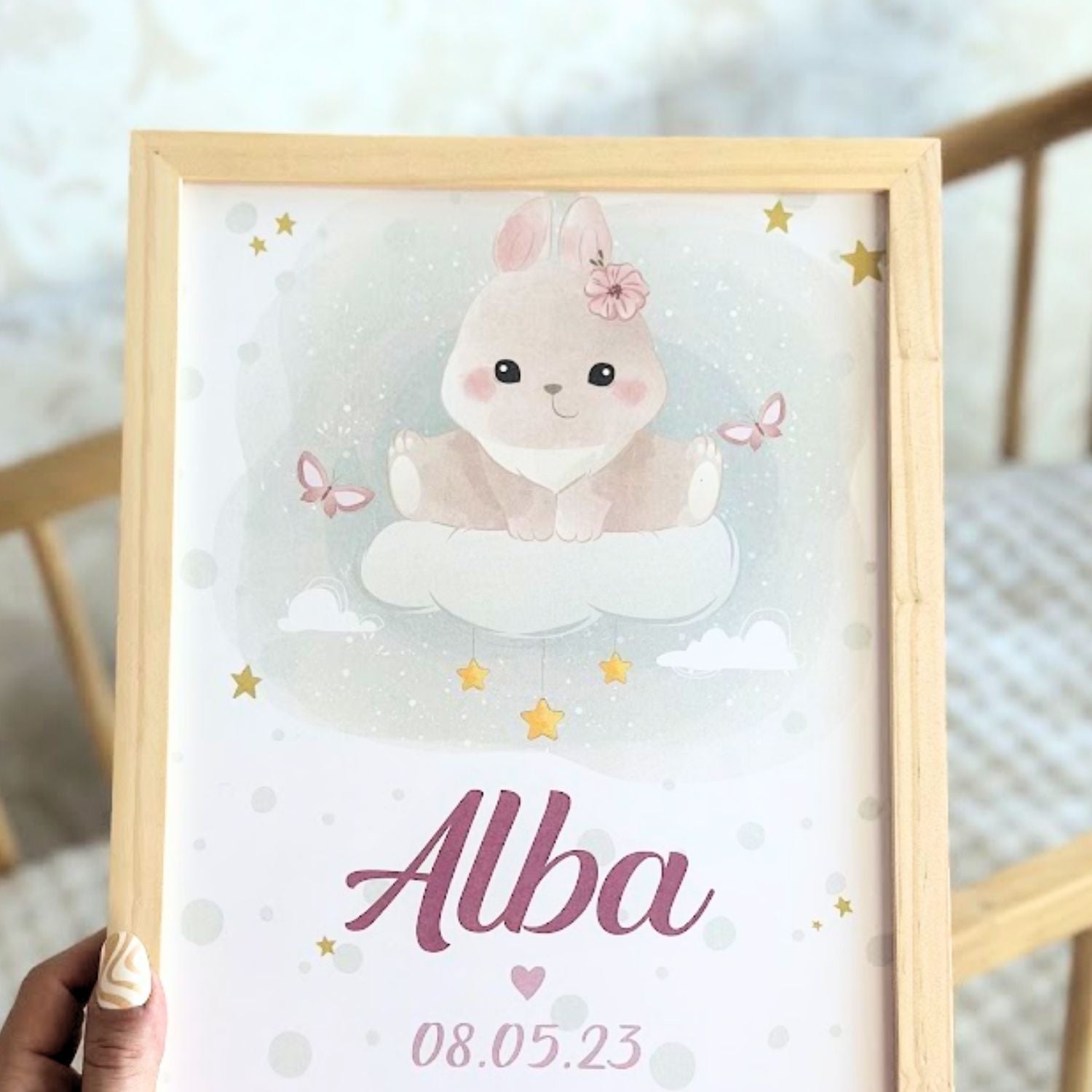 affiche de naissance personnalisable lapin en main