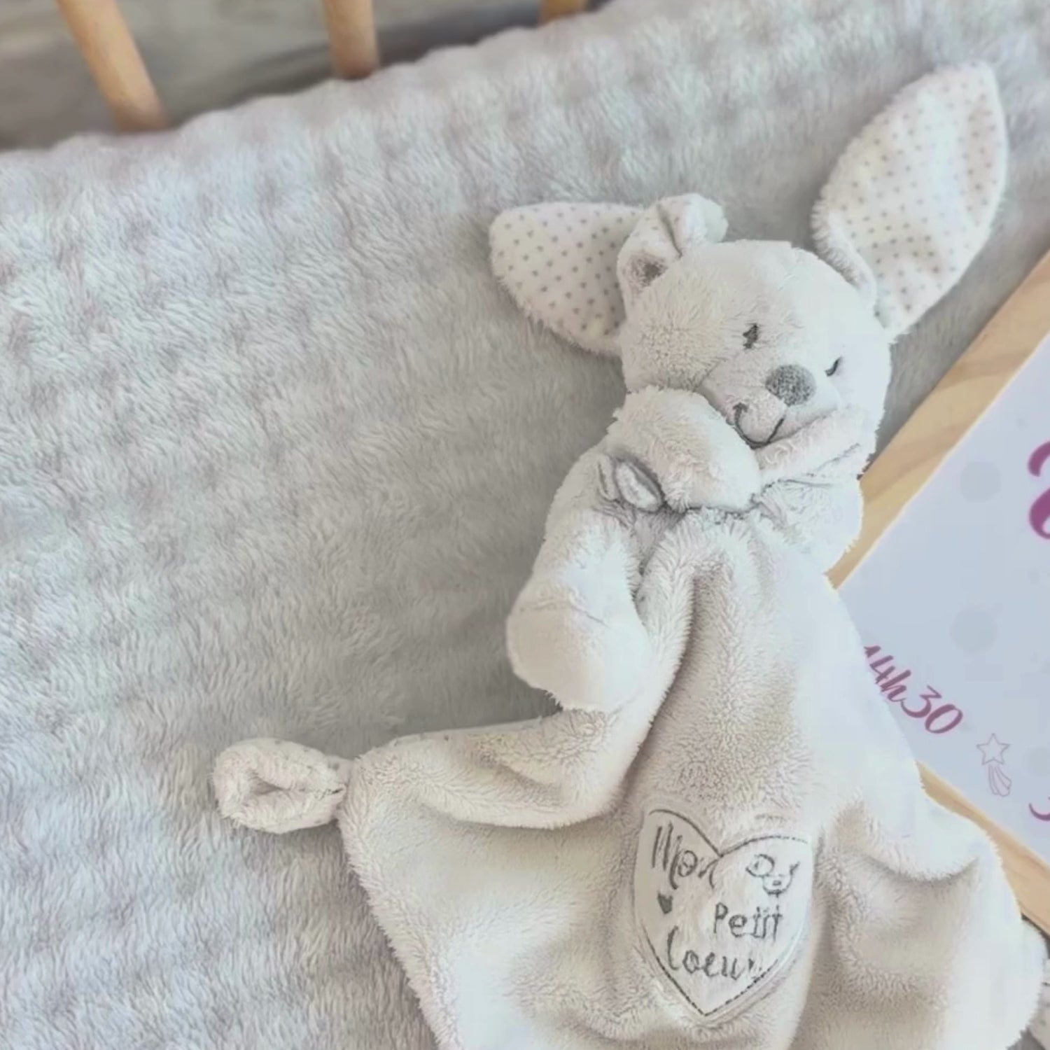 affiche de naissance personnalisable licorne dans berceau